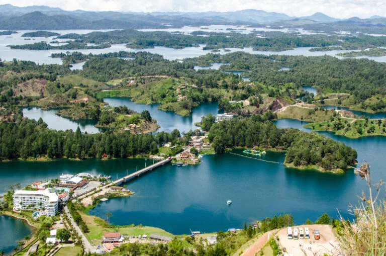 colombia lake01 800