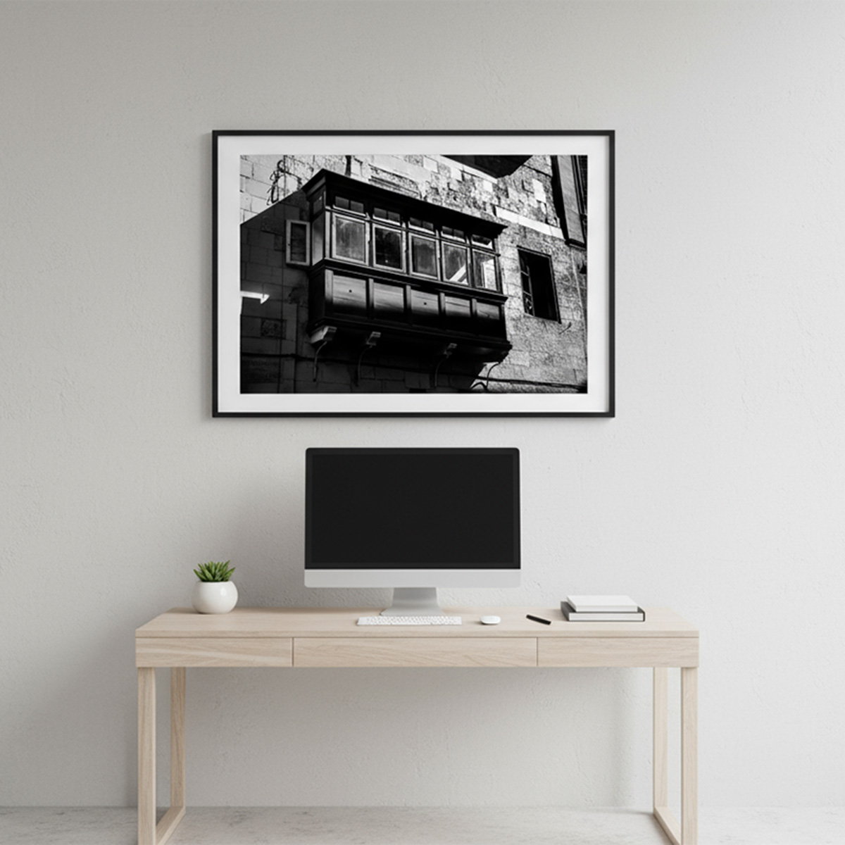 valletta balcony monochrome